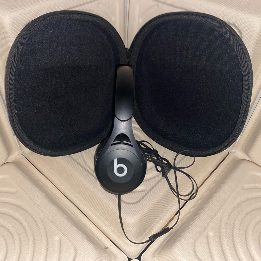 Beats by Dre Over-ear Headphones (Black)
